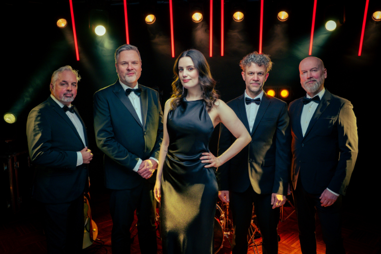The Billionaires | Artiest huren bij Swinging.nl