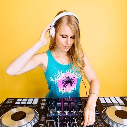 Vrouwelijke DJ Sparx | Artiest huren bij Swinging.nl