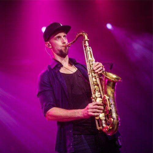 Saxofonist Tijs | Artiest huren bij Swinging.nl