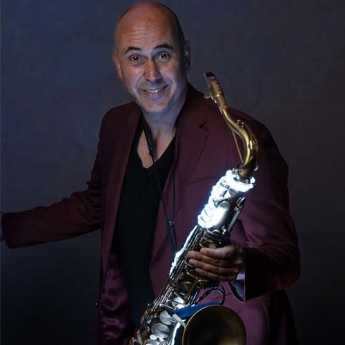Saxofonist Arnoud | Artiest huren bij Swinging.nl