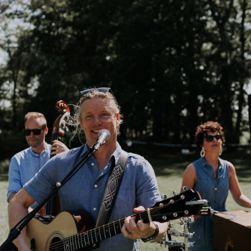 The Wood Classics | Artiest huren bij Swinging.nl