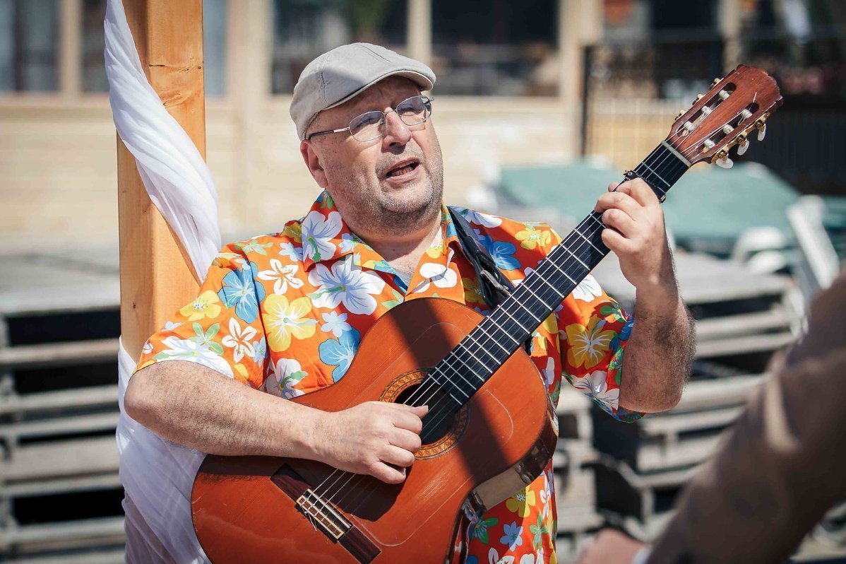 Spaanse gitarist Don Carlos | Artiest huren bij Swinging.nl