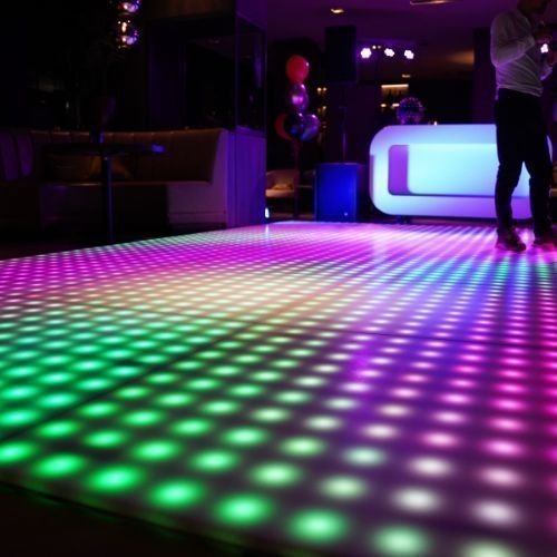 Verlichte dansvloer | Artiest huren bij Swinging.nl