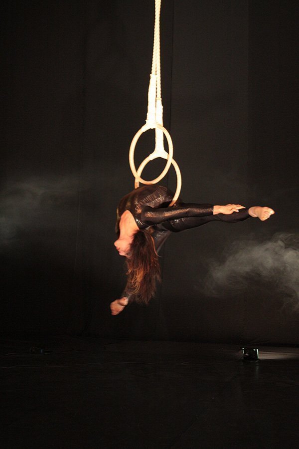 Aerial Rings | Artiest huren bij Swinging.nl