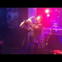 Saxofonist Pepijn met de Swinging DJ Show