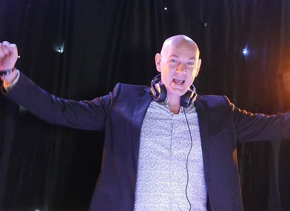 DJ Deventer: DJ Johan DJ Deventer: DJ Johan