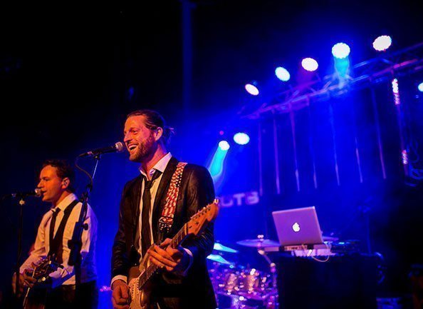 Bedrijfsfeest entertainment: Coverband Trots Bedrijfsfeest entertainment: Coverband Trots