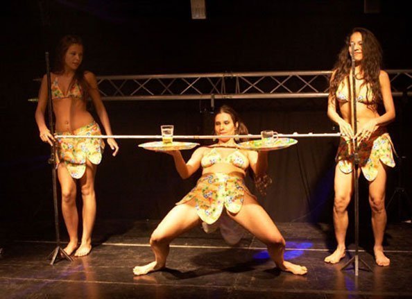 Limbo Dansshow Danseressen huren | Swinging.nl