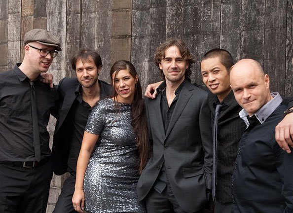 Feestband op bruiloft Pee Wee | Swinging.nl Feestband op bruiloft Pee Wee | Swinging.nl