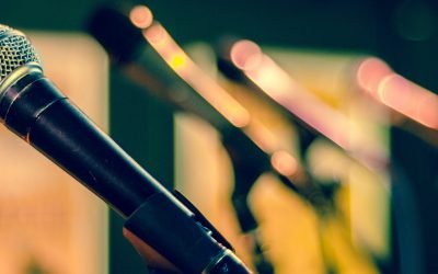Joany Muskiet zingt de koning toe
