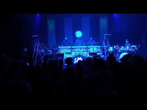 The Blue Man Revival openingsact | Swinging.nl